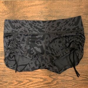 Lululemon hot shorts size 4